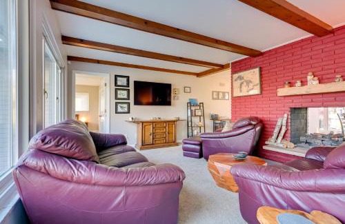 Hartland House | Lakefront Hartland Cottage with Patio and Fire Pits!