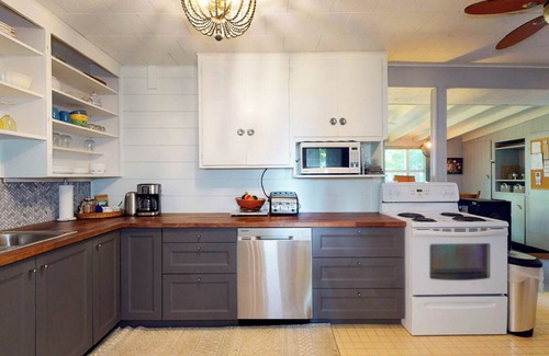 Central Huron Cottage | Lakefront Haven Beachfront escape-Private Steps