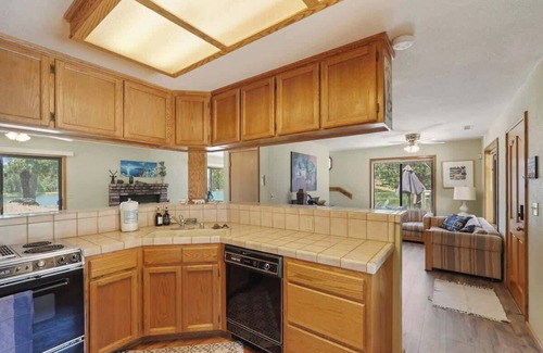 Somerset House | Lakefront Haven+GameRoom+Canoe with Stunning Views