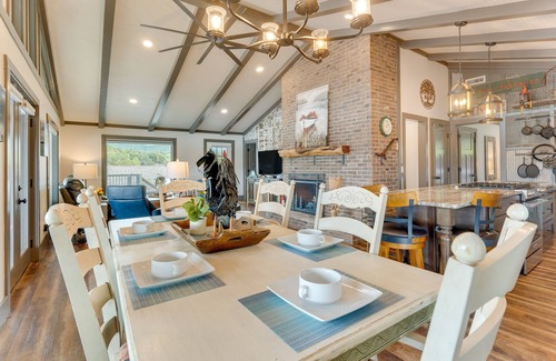 Hayesville House | Lakefront Hayesville Retreat w/Private Swim Dock