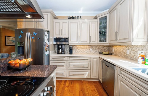 Lexington House | Lakefront Heaven! Pool, Cabana, Big yard & porches, kayak, In Lex! Boat Option!