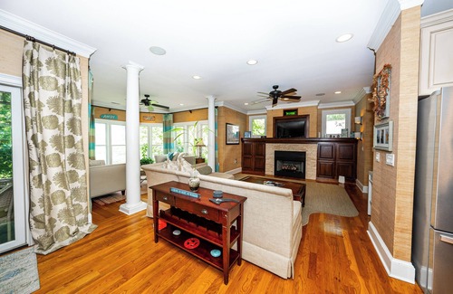 Lexington House | Lakefront Heaven! Pool, Cabana, Big yard & porches, kayak, In Lex! Boat Option!