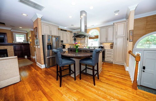 Lexington House | Lakefront Heaven! Pool, Cabana, Big yard & porches, kayak, In Lex! Boat Option!