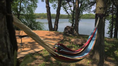 Litchfield House | Lakefront Hideaway