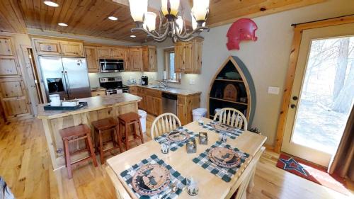 Litchfield House | Lakefront Hideaway