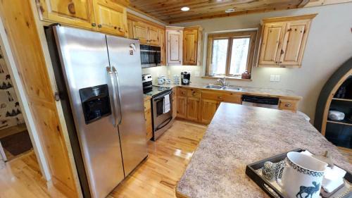 Litchfield House | Lakefront Hideaway