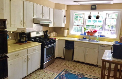 Northwood House | LakeFront historic home SANDYPrivate Beach.NoPets.paddle&row boat.Fishing