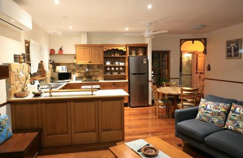 Yungaburra Villa | Lakefront holiday villa