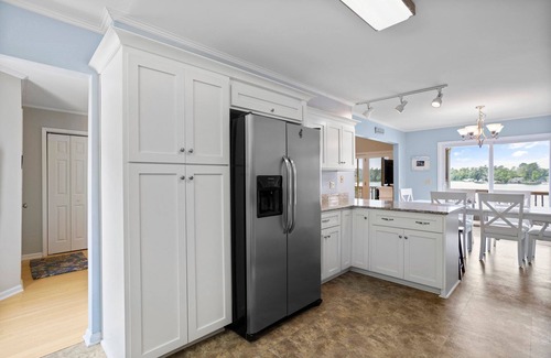 New London House | Lakefront Home- 7 bedroom 4.5 bath- Sleeps 16 + Game Room, PS-4 - Badin Lake, NC