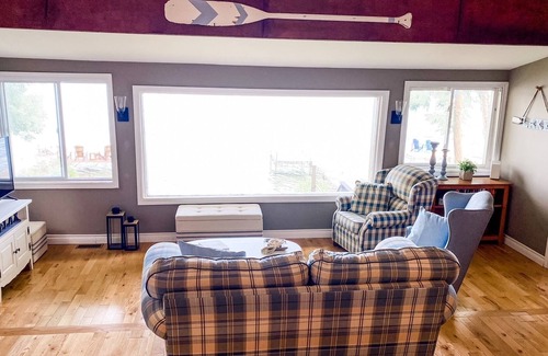 Orillia Cottage | Lakefront Home - A Little Piece of Heaven