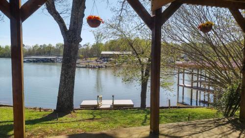 Dayton House | LAKEFRONT Home at Lake Chickamauga! Walk to the Marina!