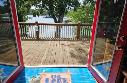 Dayton House | LAKEFRONT Home at Lake Chickamauga! Walk to the Marina!