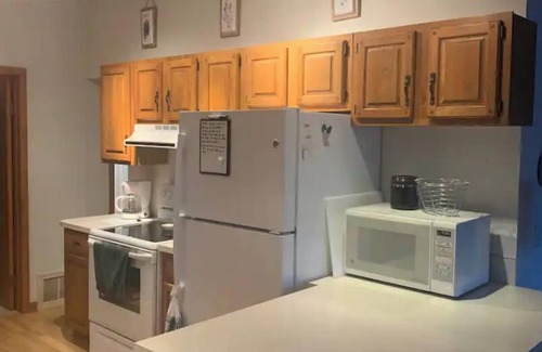 Lakeview House | Lakefront home away from home.n