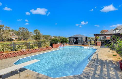 Evans House | Lakefront Home for Families and Groups - Pool, Paddle, Deck, BBQ, Fishing, Movie Room