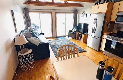 Twin Lake House | Lakefront Home for Rent