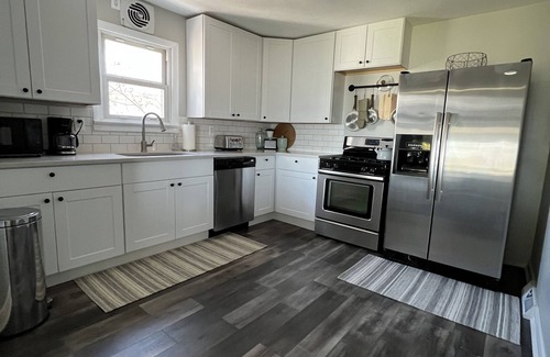 Madison-on-the-Lake House | Lakefront home just minutes from wineries. Backyard sunsets!