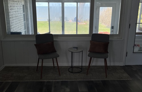 Madison-on-the-Lake House | Lakefront home just minutes from wineries. Backyard sunsets!