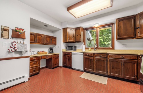Lake Arrowhead House | Lakefront Home Near Skiing & Snowmobile Trails