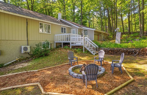 Lake Arrowhead House | Lakefront Home Near Skiing & Snowmobile Trails