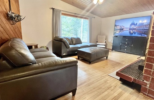 Central Kootenay House | Lakefront home on beautiful Kootenay Lake