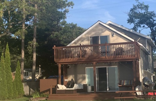 Prudenville House | lakefront home on Houghton Lake