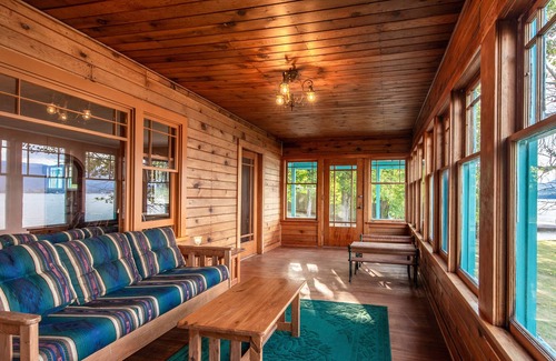 Sandpoint Cabin | Lakefront home on Lake Pend Oreille w/full kitchen & large fenced yard!