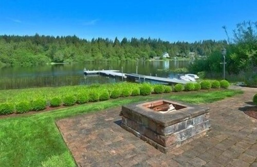 Burley House | Lakefront home Sleeps up to 6 people. Event Venue for up to 40 people