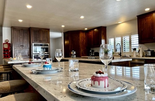 Victorville House | LAKEFRONT HOME- Spring Valley Lake - Hot Tub, Pool Table!
