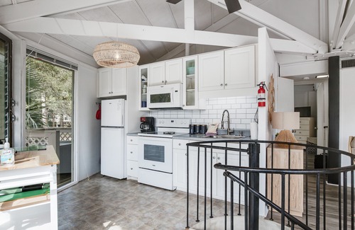 Seabrook Island Cottage | Lakefront home with lagoon view, deck & AC - close to beach, golf, & pools