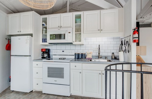 Seabrook Island Cottage | Lakefront home with lagoon view, deck & AC - close to beach, golf, & pools