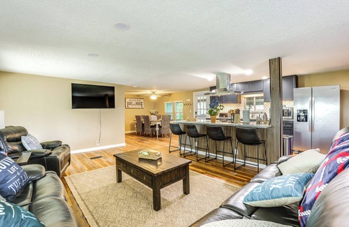 Edgewood House | Lakefront Home w/Hot Tub & Dock in Orlando!