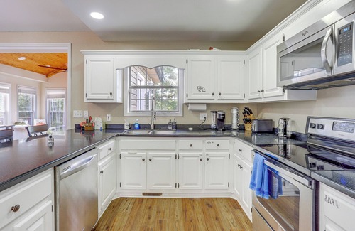 Murrayville House | Lakefront Home w/Private Boat Dock on Lake Lanier