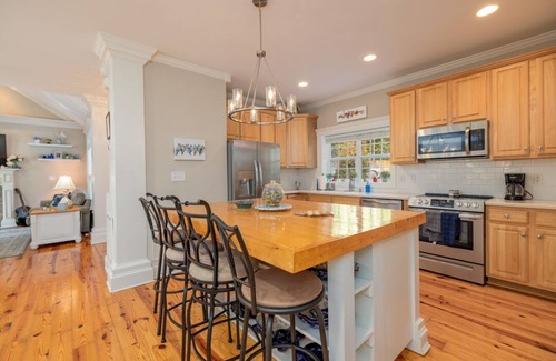 North Shore Acres House | Lakefront Home w/Pool, Lazy River, Dock, Firepit, Kayaks, Games, Pool Table