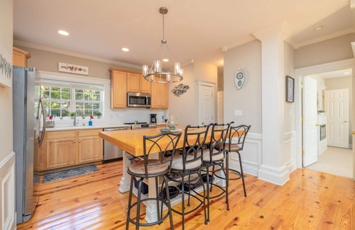 North Shore Acres House | Lakefront Home w/Pool, Lazy River, Dock, Firepit, Kayaks, Games, Pool Table
