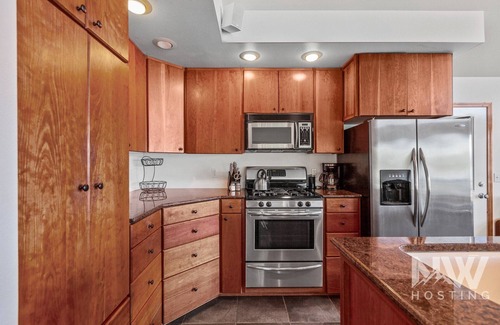 Coeur d'Alene House | Lakefront Home w/Private Dock—Fire Table, Fireplace, Stunning Views, Kayaks & Near Gozzer!