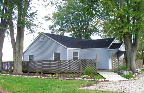 Coldwater House | Lakefront home w/Sunroom beach, kayaks, dock and laundry. 4 bd. Pet Friendly!
