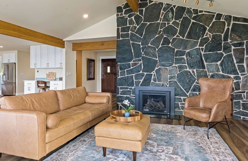 Lake Morton-Berrydale House | Lakefront Home with Hot Tub, Kayaks, Fire Pit, & Breakfast Included