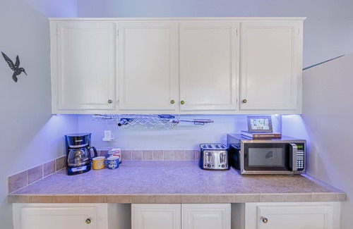 Dennis House | Lakefront Home with dock, 5 Kayaks! 3 miles to Granbury Square