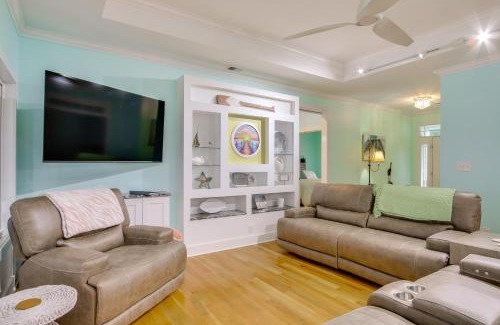 Cross Hill House | Lakefront Home with Hot Tub and Dock in Cross Hill!