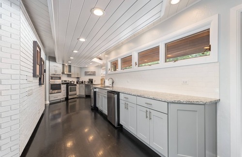 Grove House | Lakefront Home with one Free 8 Hour Boat Rental for Memorial Day Weekend!