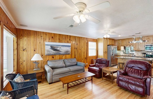 Kingsland House | Lakefront home with ping-pong & private dock - kayak available for use