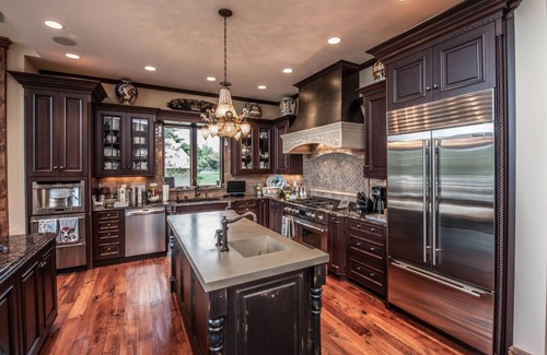 Osceola Cabin | Lakefront Home with Pickleball, Volleyball, Swimming, and More!