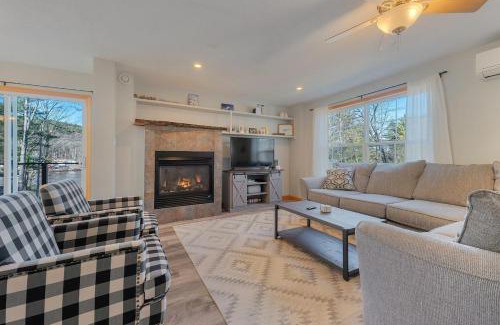 Lebanon House | Lakefront Home with Private Beach Access & Hot Tub