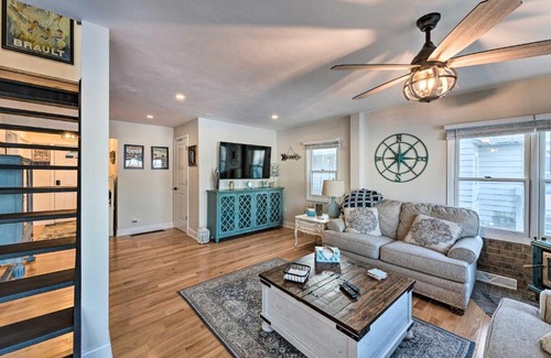 Lake Koshkonong House | Lakefront Home with Gorgeous Sunsets, Kayaks, and Pier