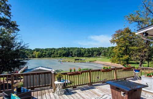 Pointblank House | Lakefront Home with Lake Livingston Views near Fishing Piers & Community Park