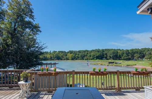 Pointblank House | Lakefront Home with Lake Livingston Views near Fishing Piers & Community Park