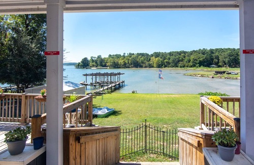 Pointblank House | Lakefront Home with Lake Livingston Views near Fishing Piers & Community Park