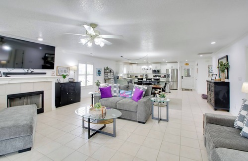 Hot Springs Condo | Lakefront Hot Springs Condo w/Private Boat Slip!