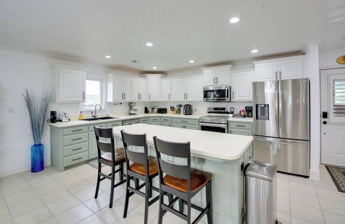Hot Springs Condo | Lakefront Hot Springs Condo w/Private Boat Slip!