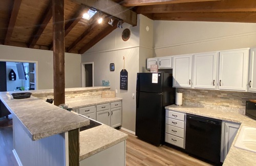 Eucha Cabin | Lakefront-Hot tub-Boat Dock-Amazing Patio-RELAXING
